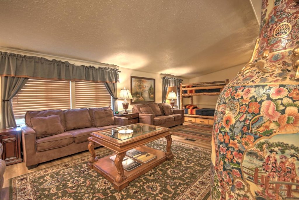 Vacation Rentals Gardiner, MT Hotel near Yellowstone Yellowstone Gateway Inn