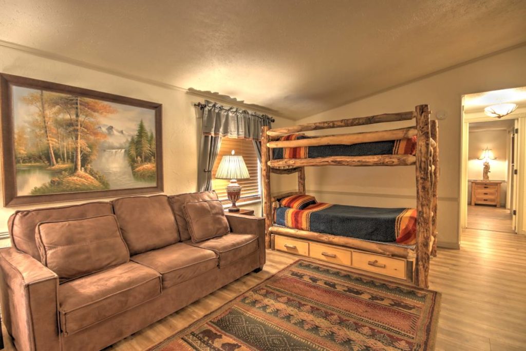 Vacation Rentals Gardiner, MT Hotel near Yellowstone Yellowstone Gateway Inn