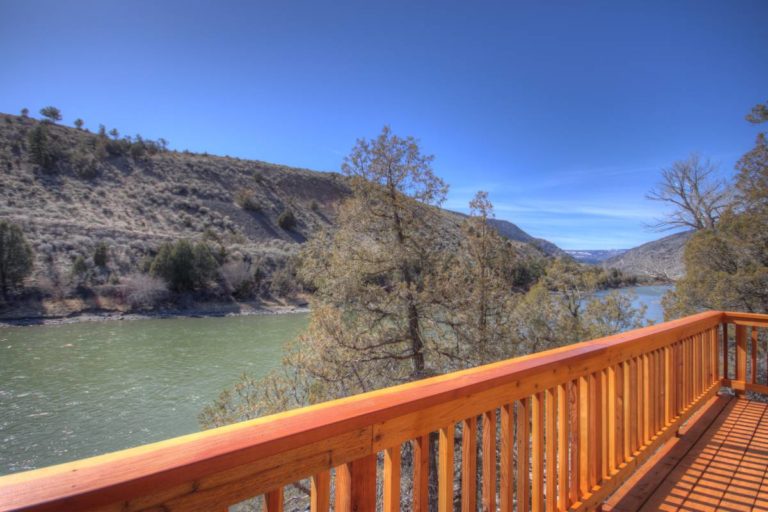 Vacation Rentals Gardiner Mt Accommodations Near Yellowstone - River House