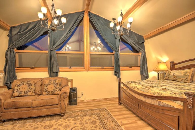 Vacation Rentals Gardiner Mt Accommodations Near Yellowstone - Unit 119 Inside